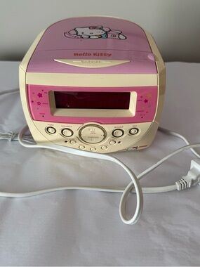 HELLO KITTY CD / Alarm Clock / Radio Player from 2008